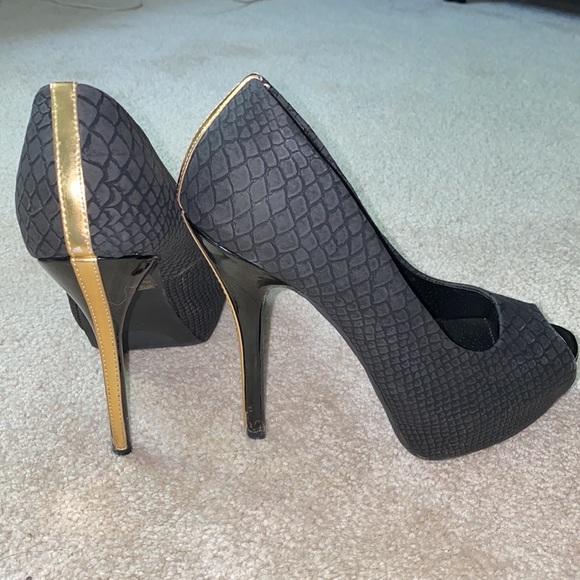 Brand New BEBE Stilettos (size 6) - Picture 3 of 4